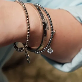BRACELET PERLES GRIS METALLISE MEDAILLON ACIER INOX GOLD PETIT PRIX