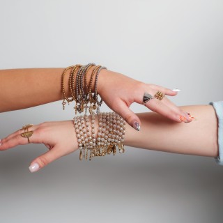 BRACELET PERLES GRIS METALLISE MEDAILLON ACIER INOX GOLD PETIT PRIX