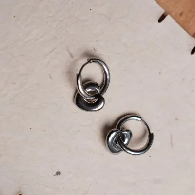 BOUCLES CREOLES COEURS ACIER INOXYDABLE SILVER PETIT PRIX