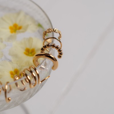 BAGUE D'OREILLE FLEURS CISELEES ACIER INOXYDABLE GOLD PETIT PRIX