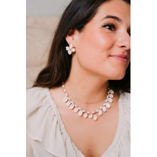 BOUCLES FLEURS BLANC NACRE ACIER INOXYDABLE GOLD PETIT PRIX