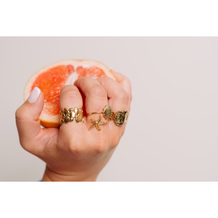 BAGUE LARGE FLEURS GRAVEES ACIER INOXYDABLE GOLD PETIT PRIX