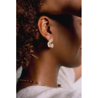 BOUCLES FLEURS BEIGES ACIER INOXYDABLE GOLD PETIT PRIX