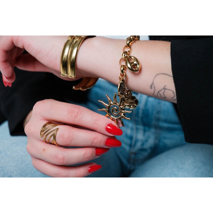 BAGUE LARGE CISELEE BISEAU ACIER INOXYDABLE GOLD PETIT PRIX