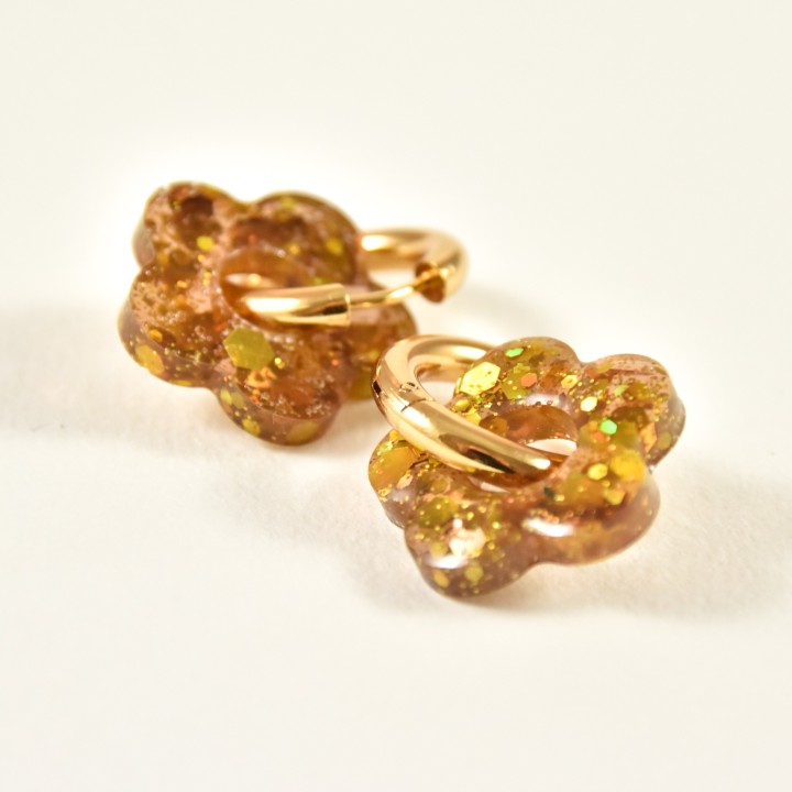 Boucles Fleurs en Acier Inoxydable - Créations Uniques sur Brin de Cuivre