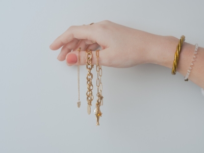 Comment entretenir et nettoyer vos bijoux en acier inoxydable pour les garder impeccables ?